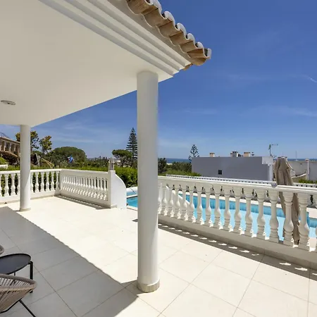 Magical Lightbeach And Golf, Lagos *