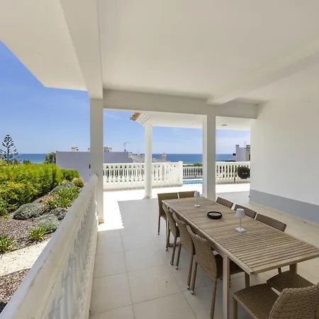 Villa Magical Lightbeach And Golf, Lagos