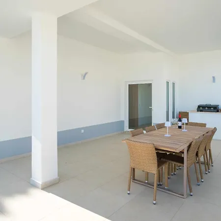 Villa Magical Lightbeach And Golf, Lagos *