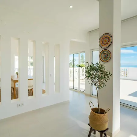 Magical Lightbeach And Golf, Lagos Villa