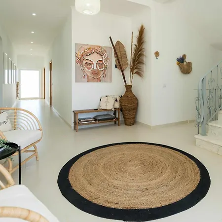 Villa Magical Lightbeach And Golf, Lagos *