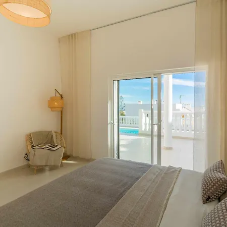 Villa Magical Lightbeach And Golf, Lagos *